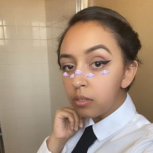 Meet your Posher, Elvia